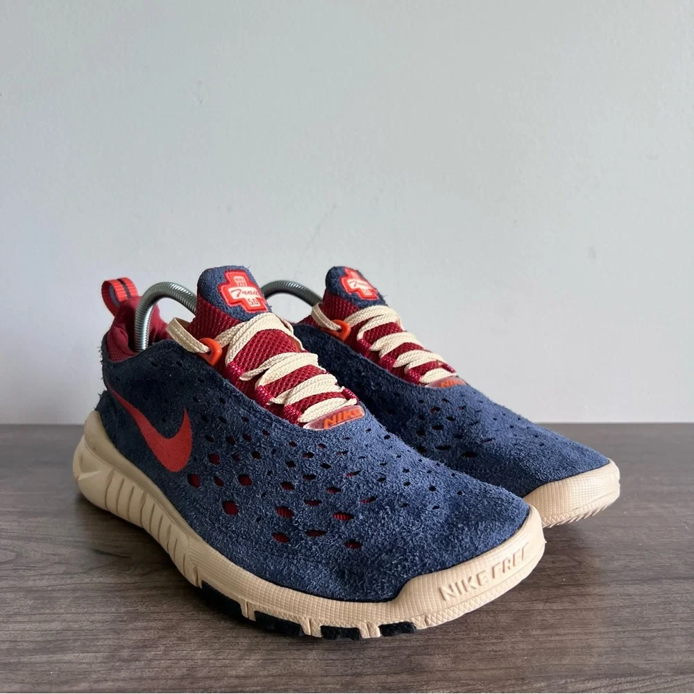 Nike Men's Navy Blue and Red Athletic Shoes